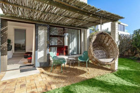 Charming Garden Cottage, CampsBay, Cape Town